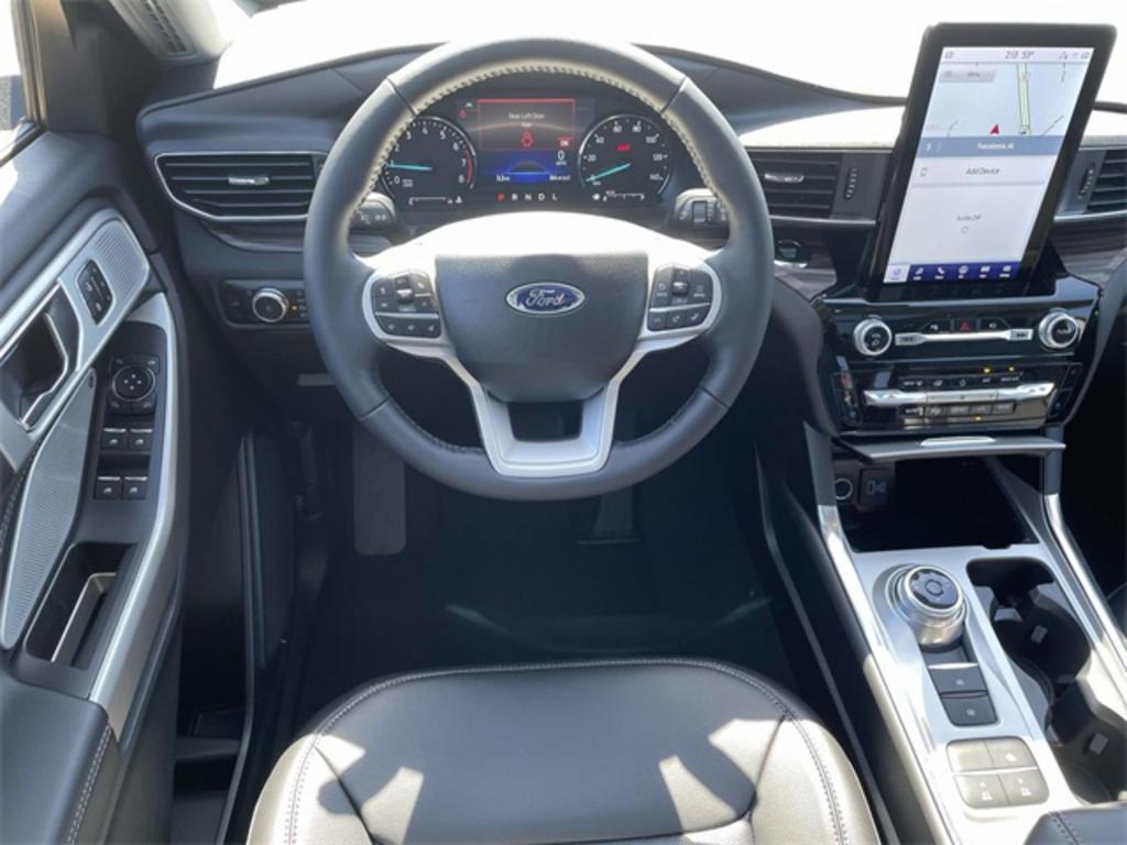 2023 Ford Explorer Limited photo