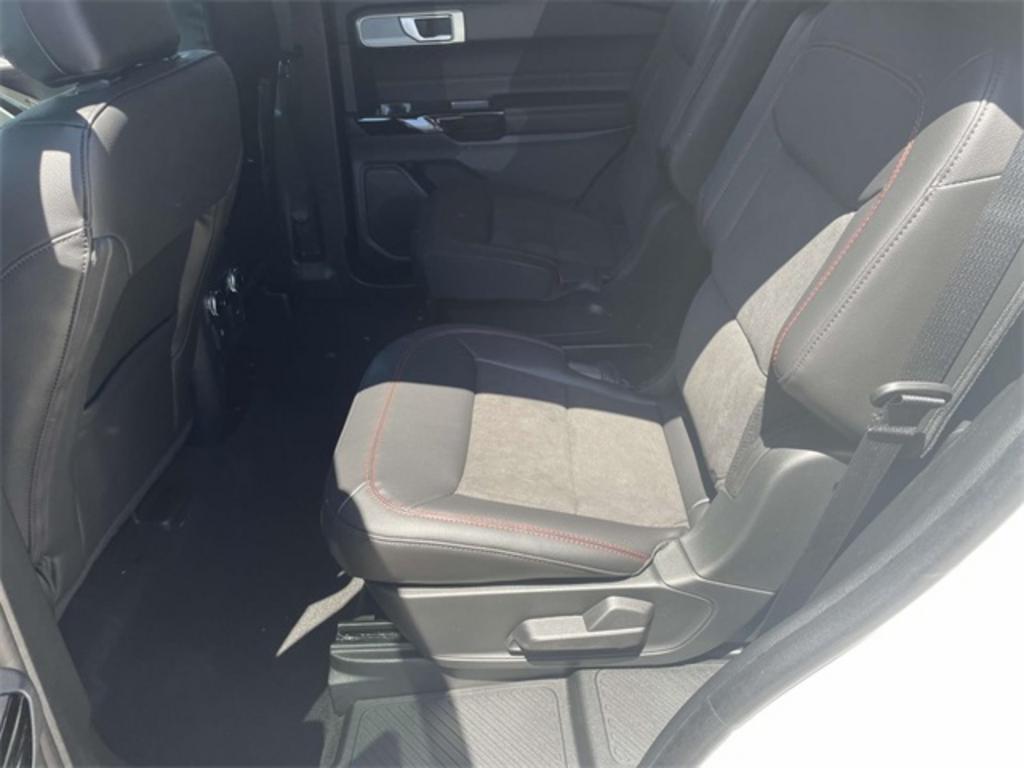 2023 Ford Explorer ST-Line photo