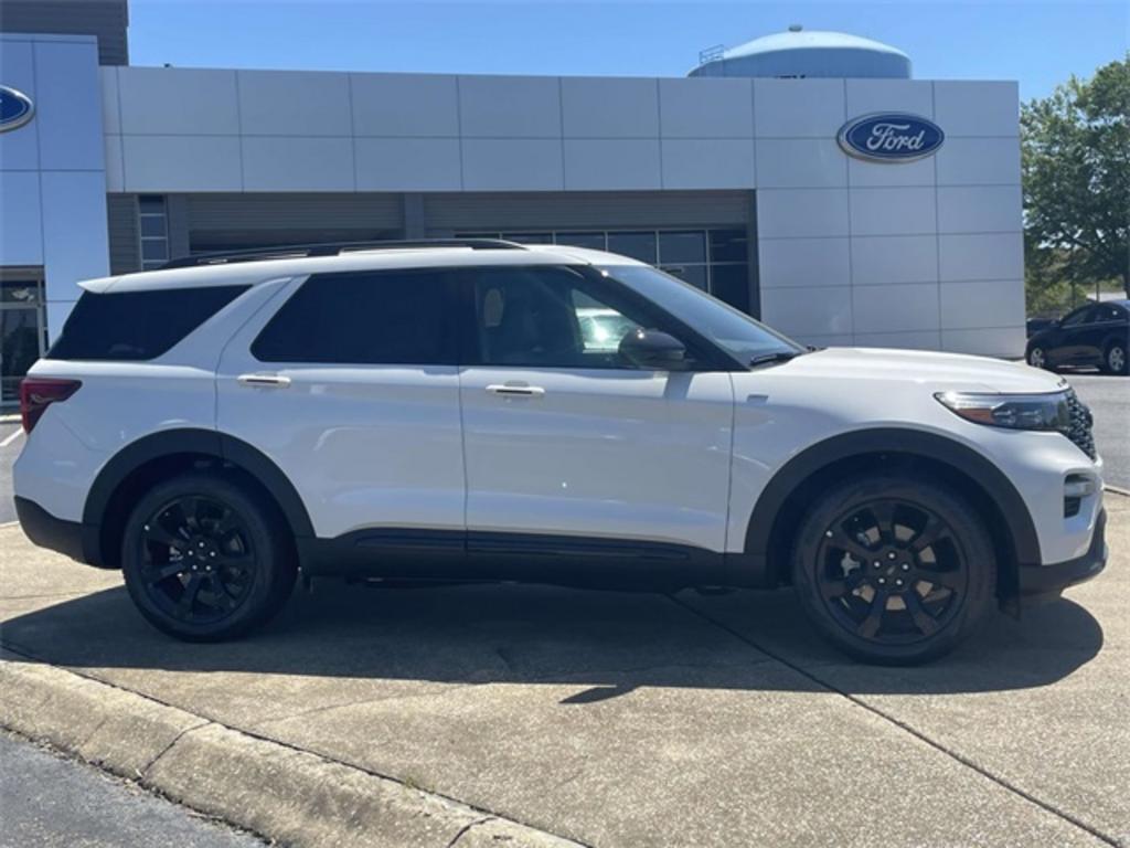 2023 Ford Explorer ST-Line photo
