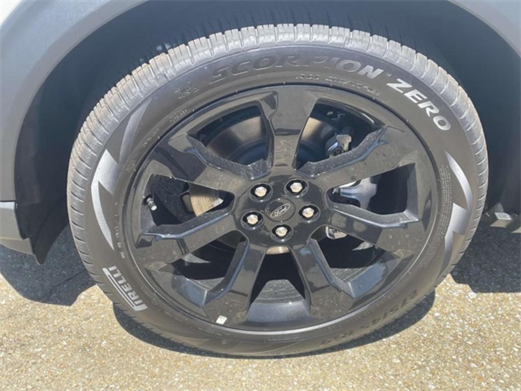 2023 Ford Explorer ST-Line photo