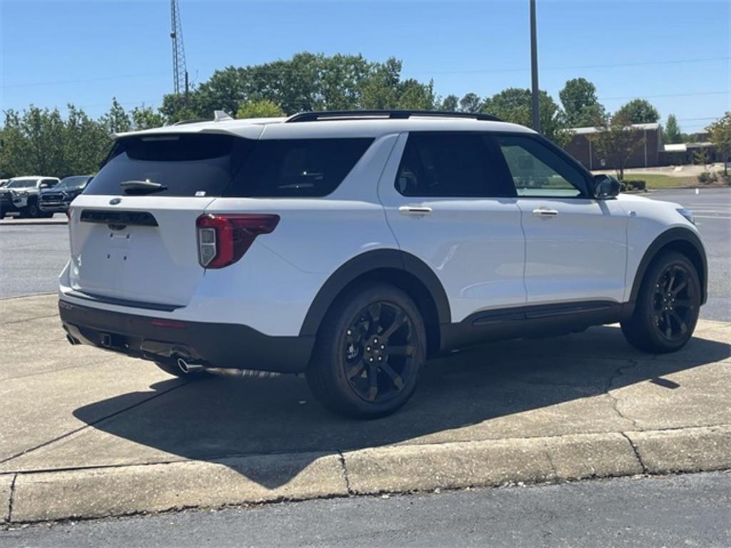 2023 Ford Explorer ST-Line photo