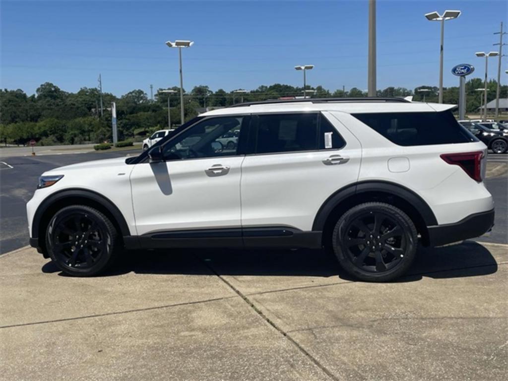 2023 Ford Explorer ST-Line photo