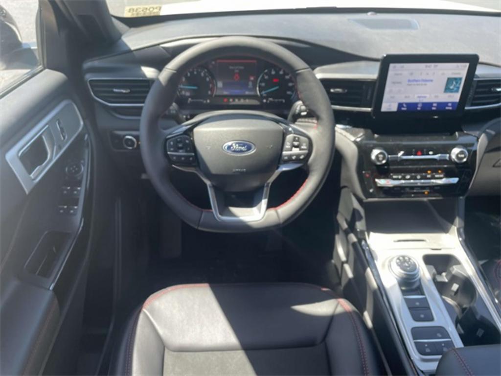 2023 Ford Explorer ST-Line photo