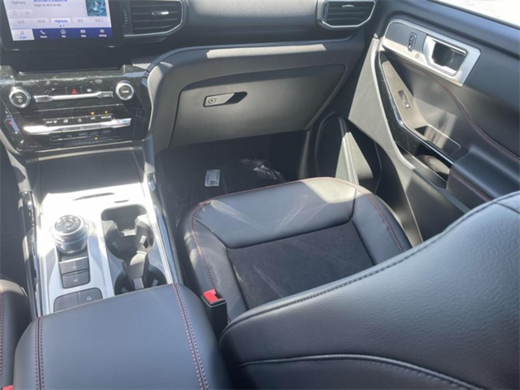 2023 Ford Explorer ST-Line photo