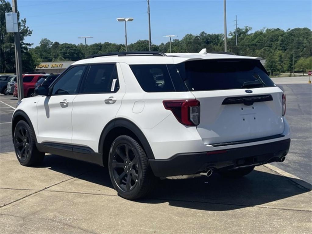 2023 Ford Explorer ST-Line photo