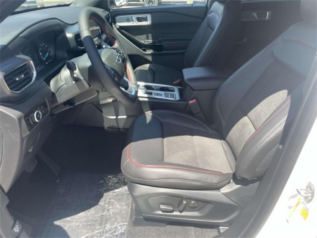 2023 Ford Explorer ST-Line photo
