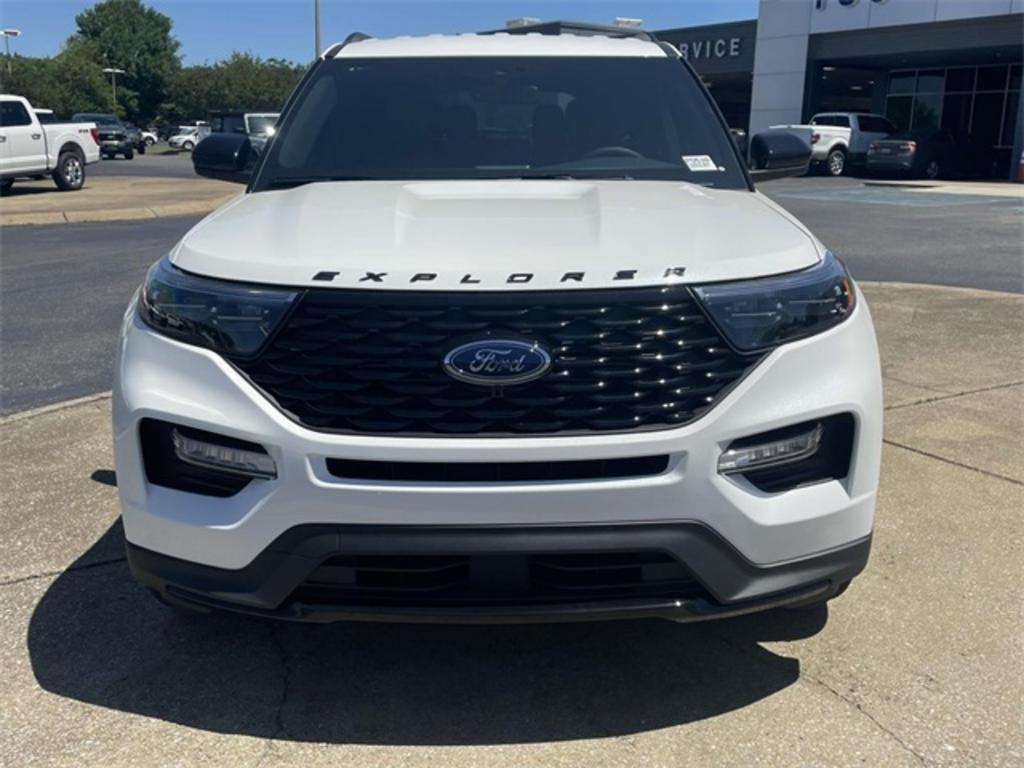 2023 Ford Explorer ST-Line photo