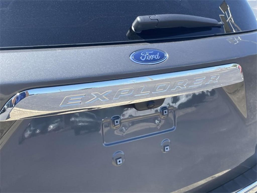 2023 Ford Explorer Limited photo