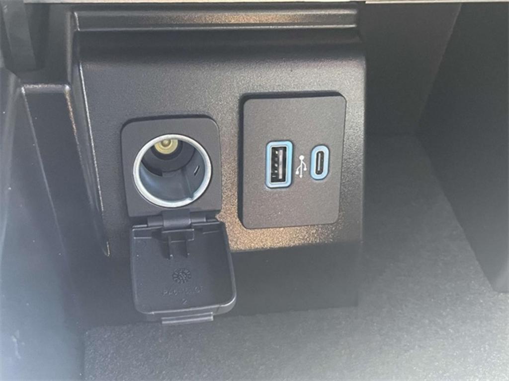 2023 Ford Explorer Limited photo