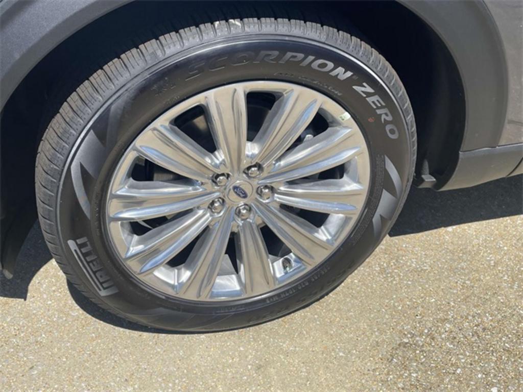 2023 Ford Explorer Limited photo