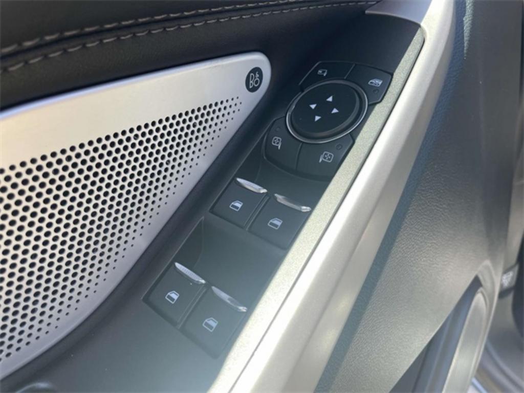 2023 Ford Explorer Limited photo