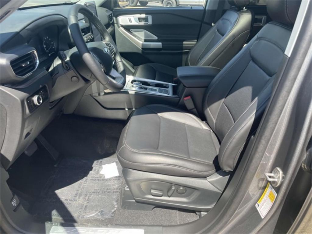 2023 Ford Explorer Limited photo