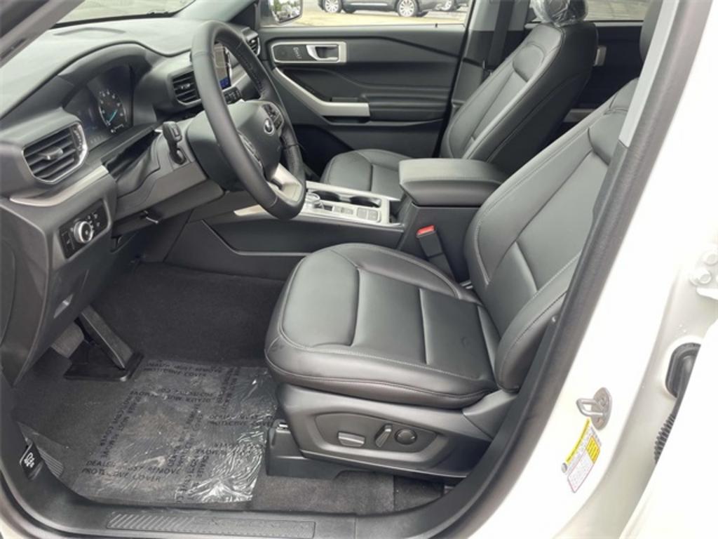 2023 Ford Explorer XLT photo
