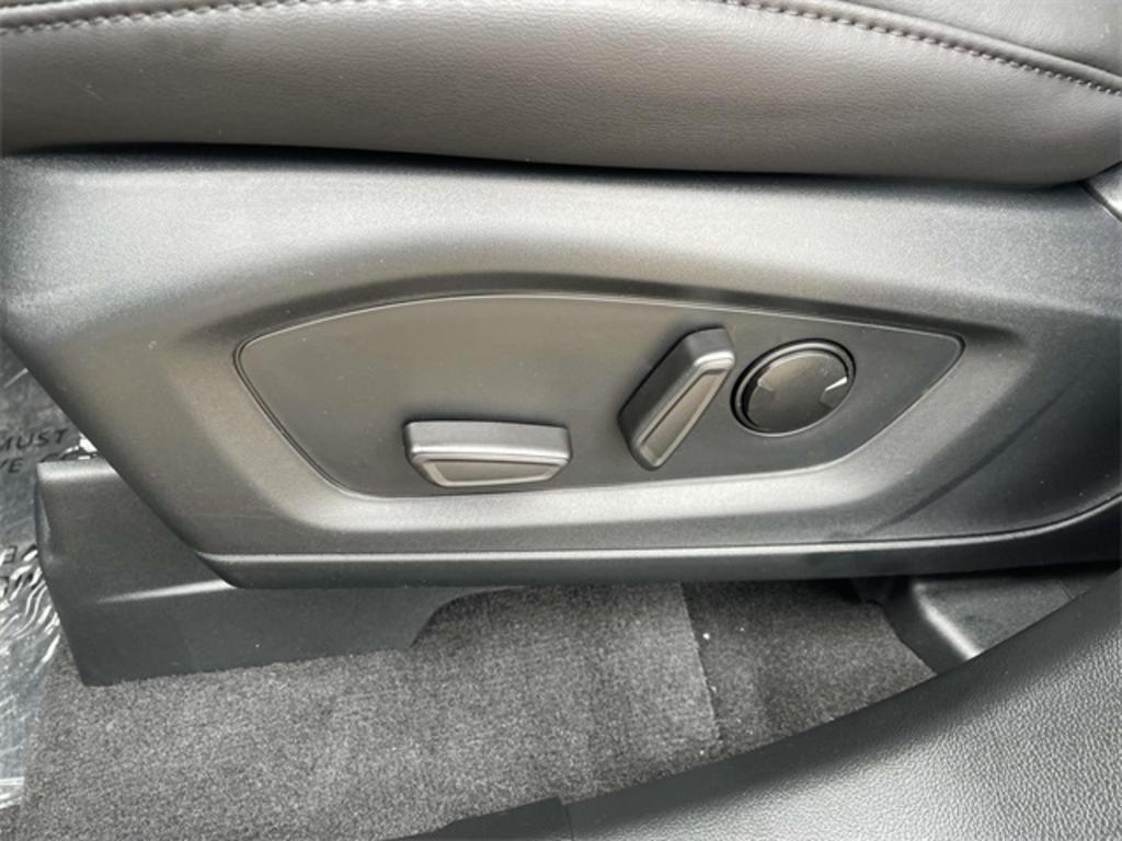 2023 Ford Explorer XLT photo