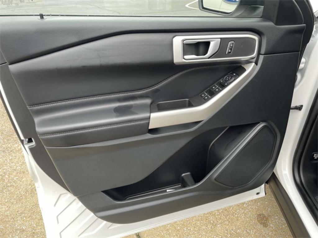 2023 Ford Explorer XLT photo