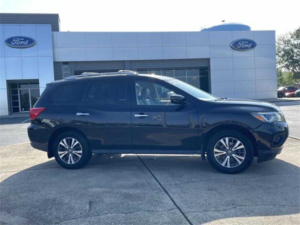 2017 Nissan Pathfinder - $8,500