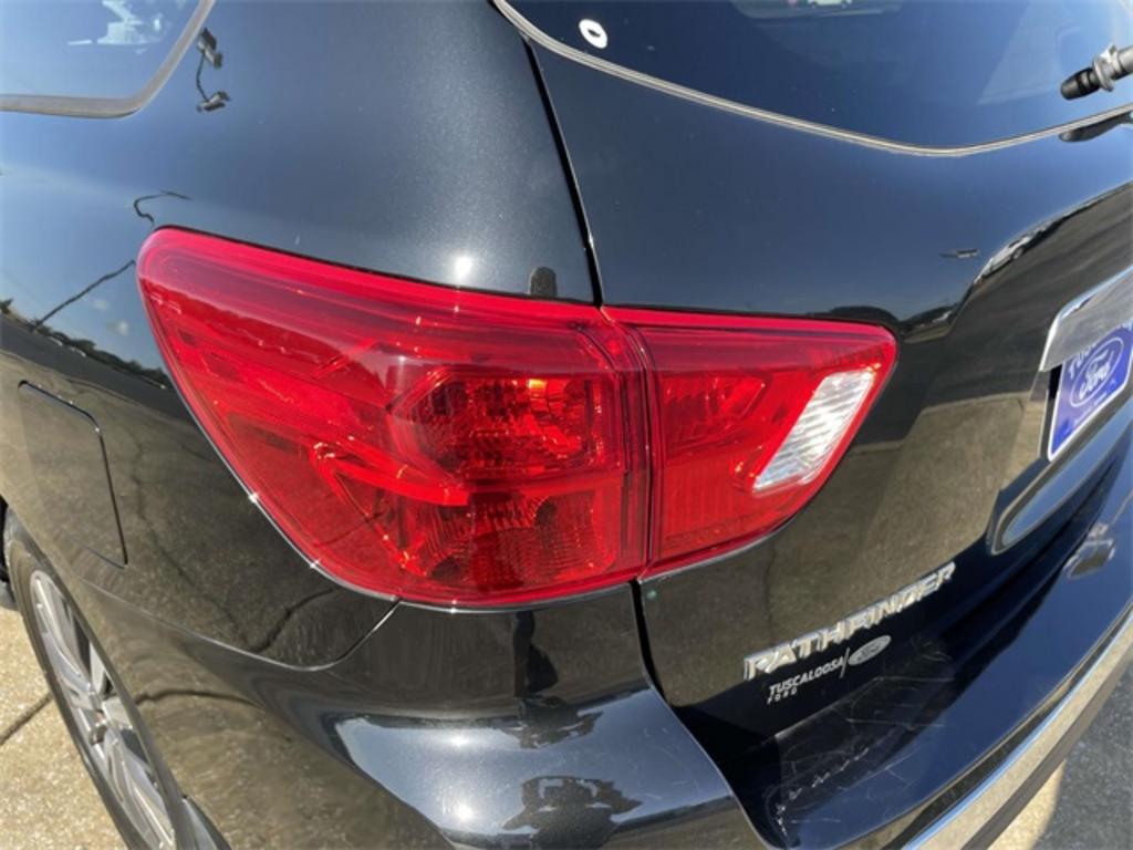 2017 Nissan Pathfinder - $8,500