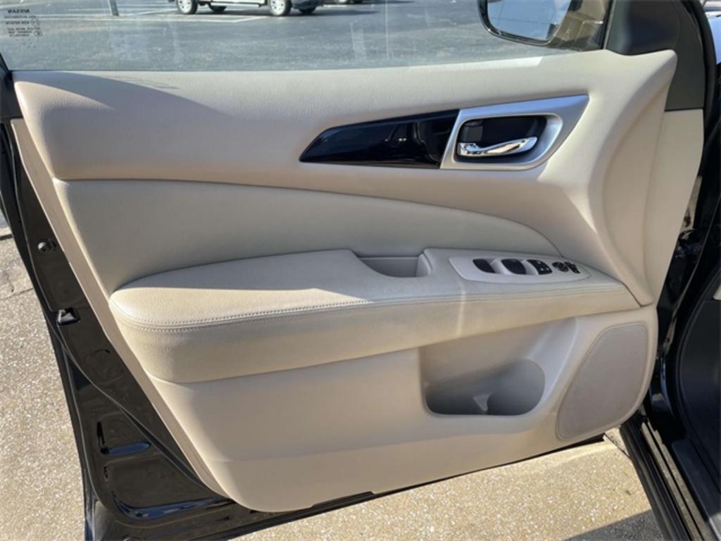 2017 Nissan Pathfinder - $8,500