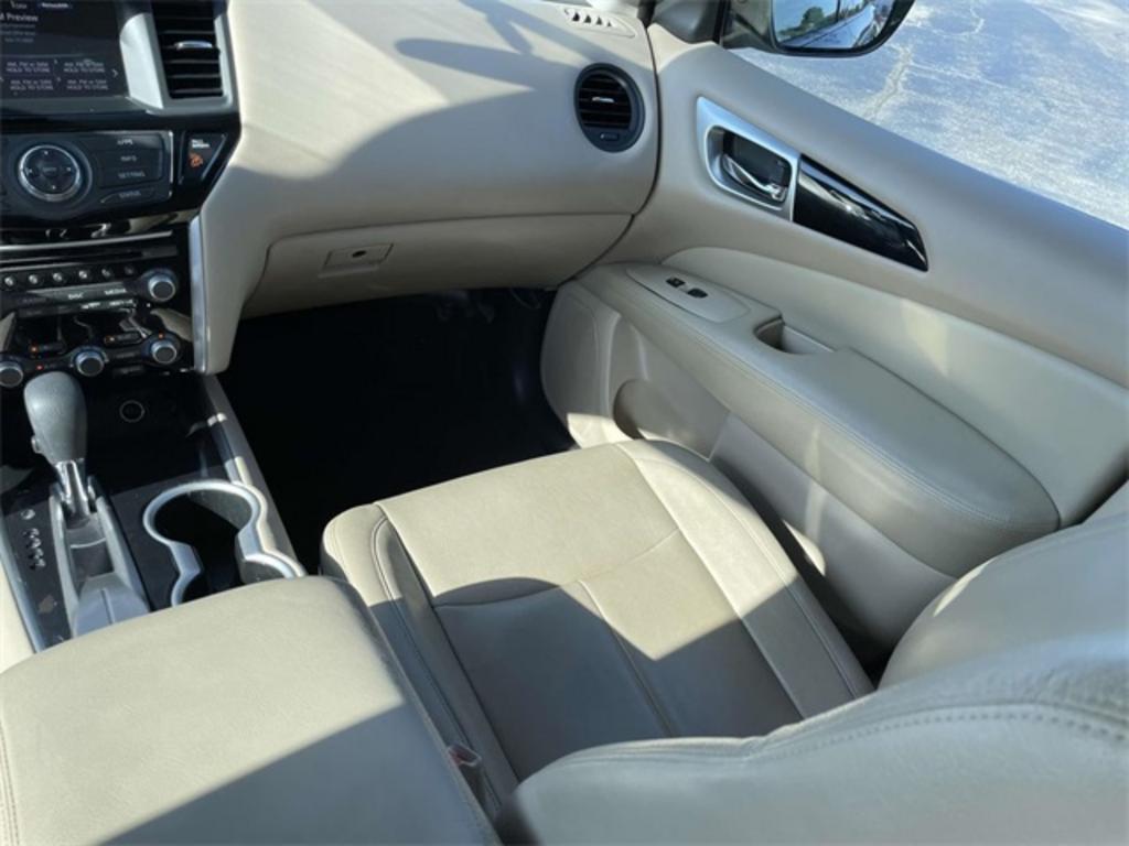 2017 Nissan Pathfinder - $8,500