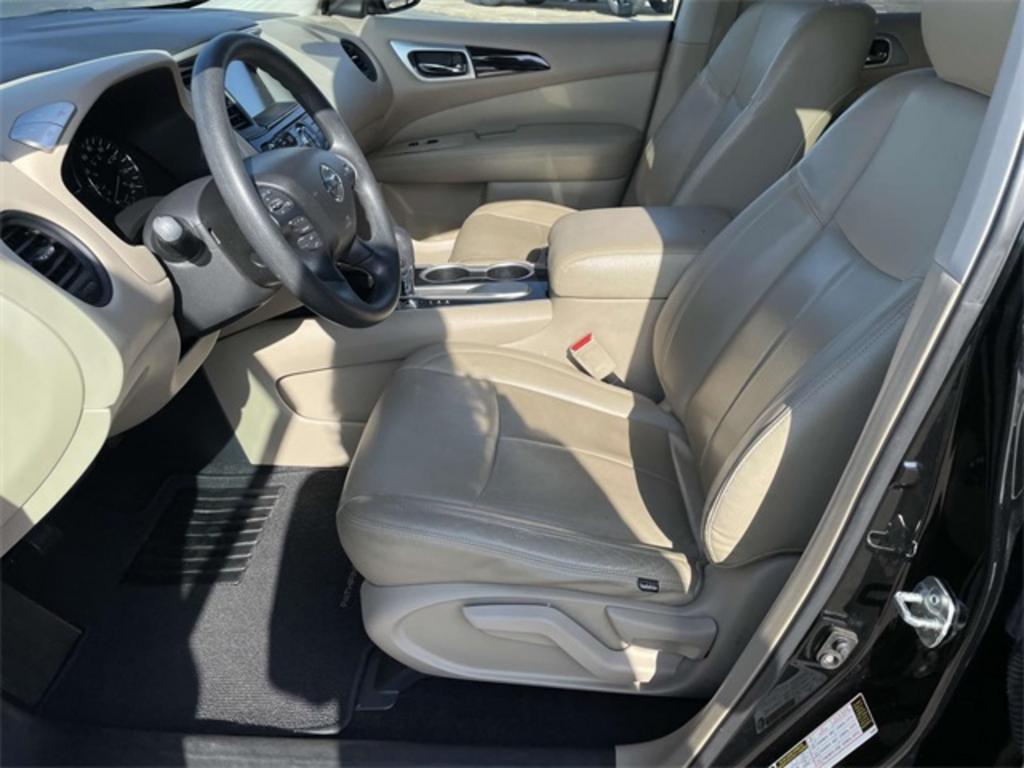 2017 Nissan Pathfinder - $8,500