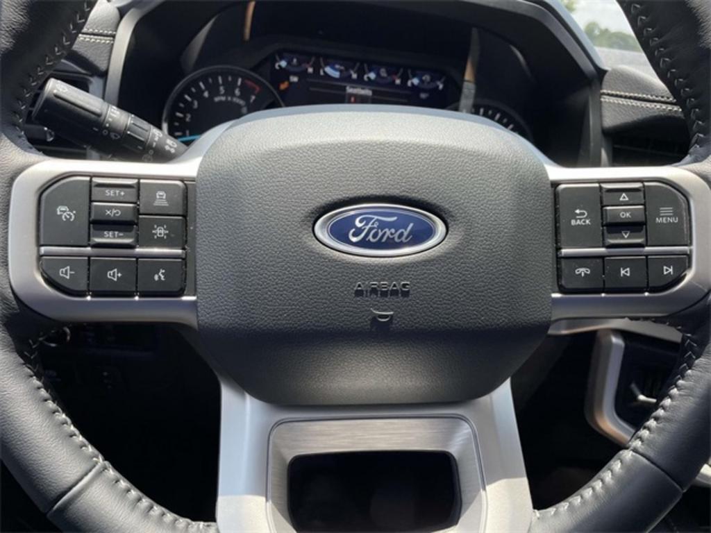 2023 Ford Expedition XLT photo
