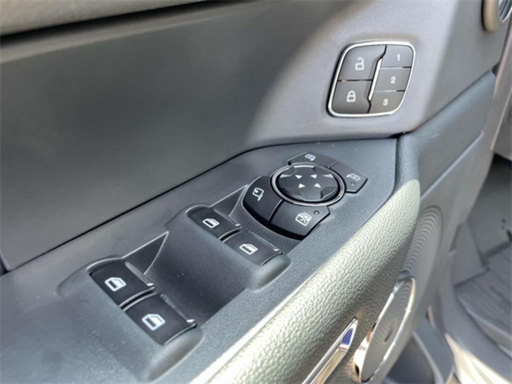 2023 Ford Expedition XLT photo
