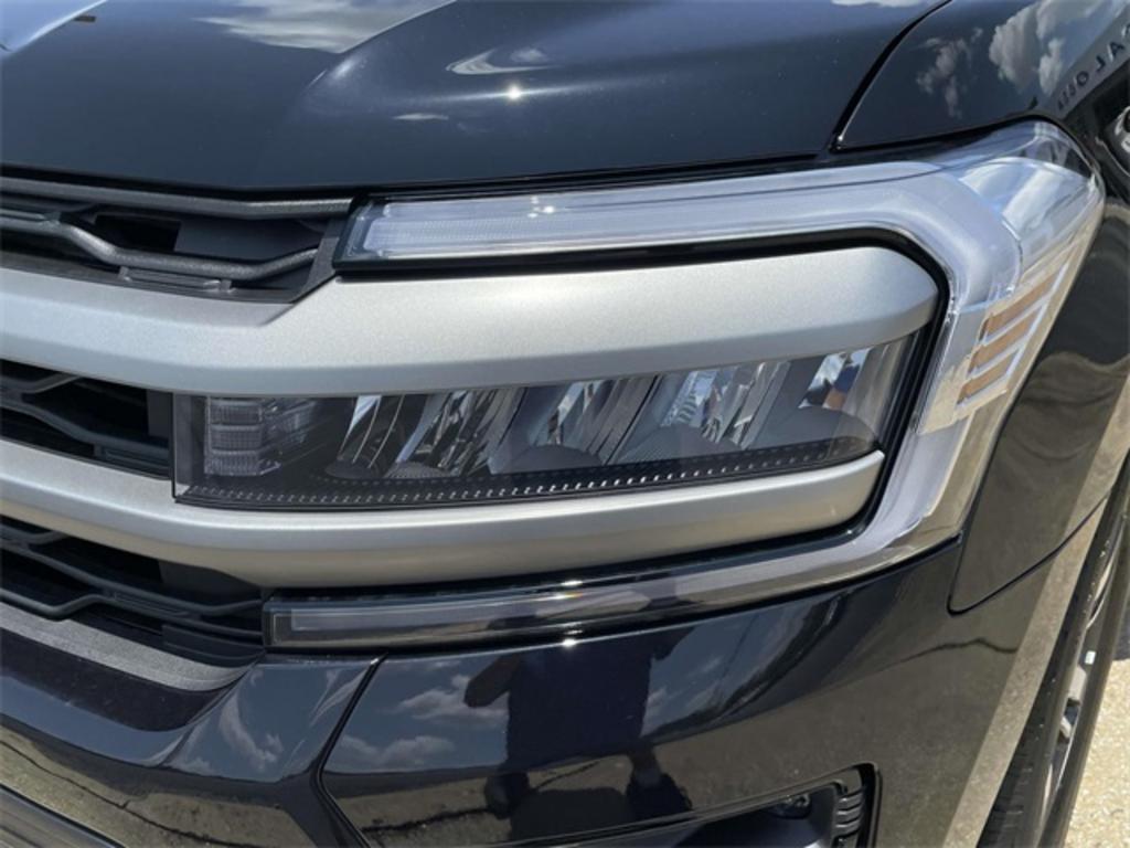 2023 Ford Expedition XLT photo