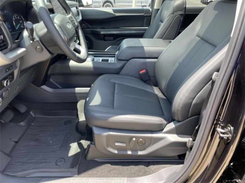 2023 Ford Expedition XLT photo