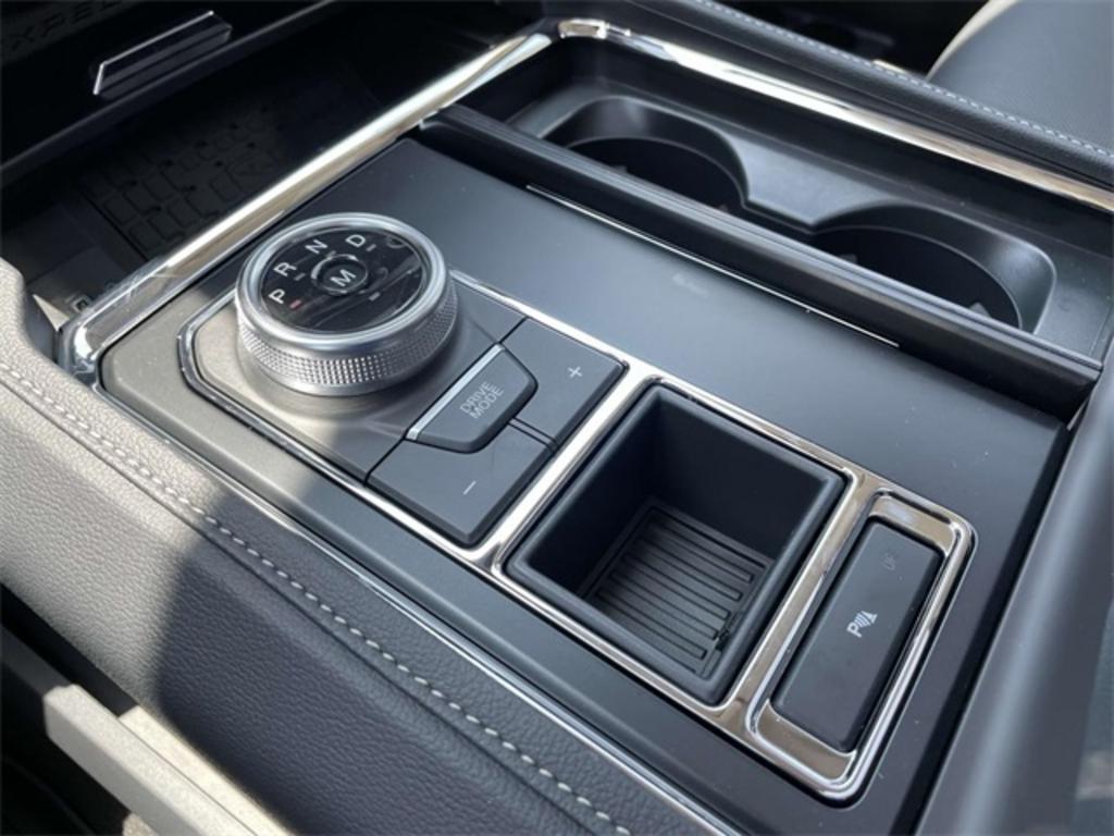 2023 Ford Expedition XLT photo