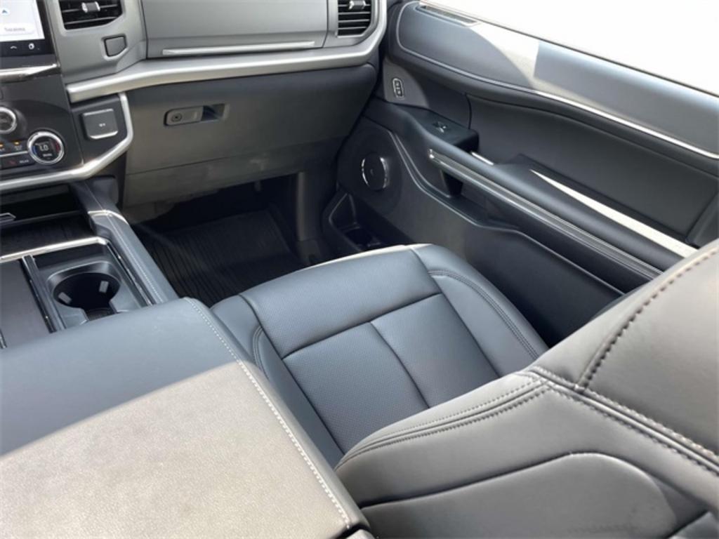 2023 Ford Expedition XLT photo