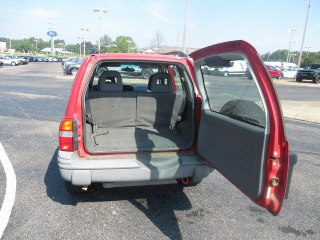 2004 Chevrolet Tracker - $3,500