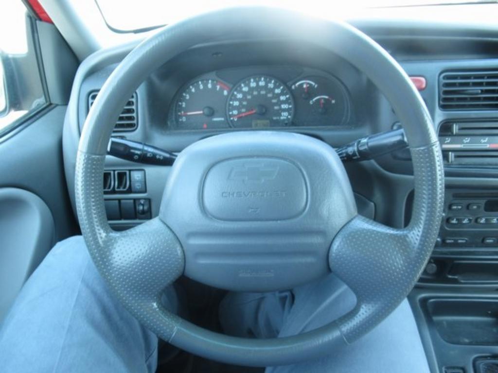 2004 Chevrolet Tracker - $3,500