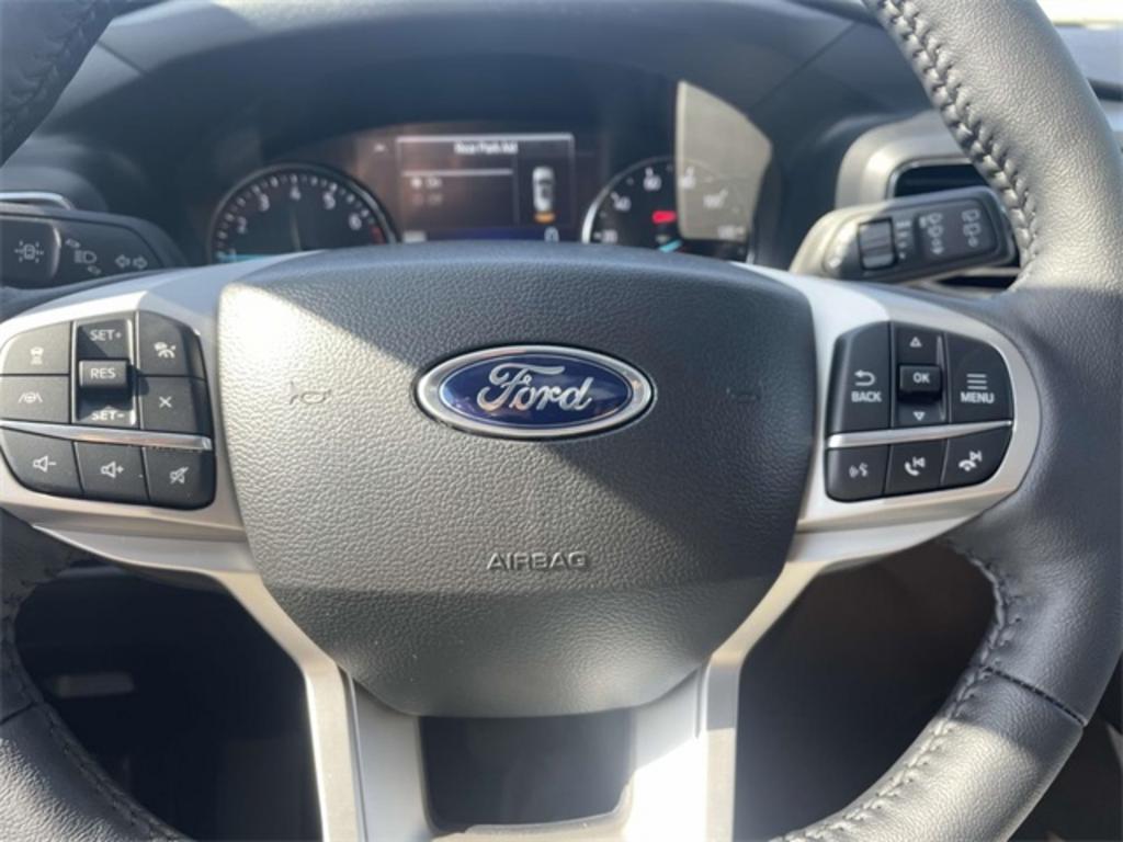 2023 Ford Explorer XLT photo