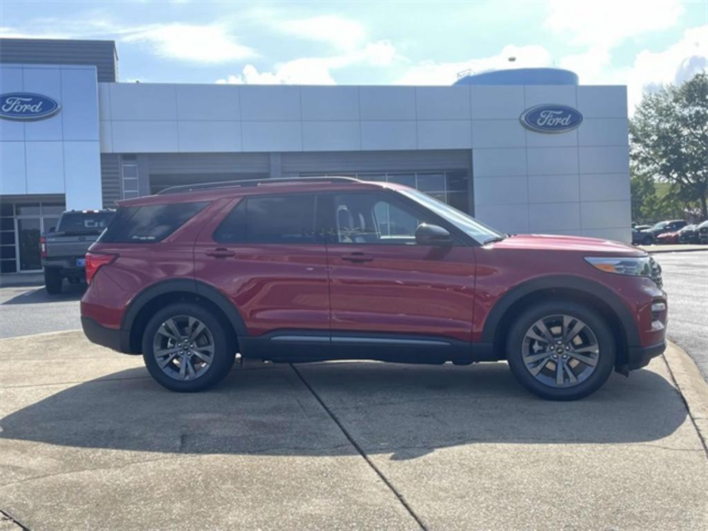 2023 Ford Explorer XLT photo
