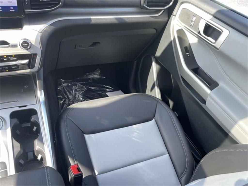 2023 Ford Explorer XLT photo