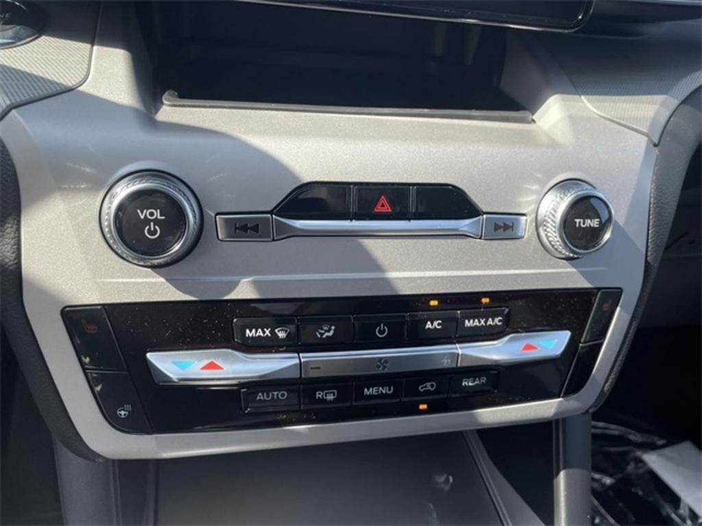 2023 Ford Explorer XLT photo