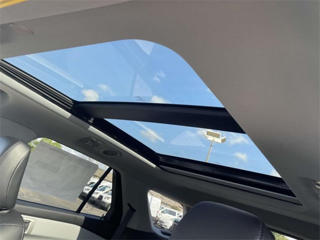 2023 Ford Explorer XLT photo