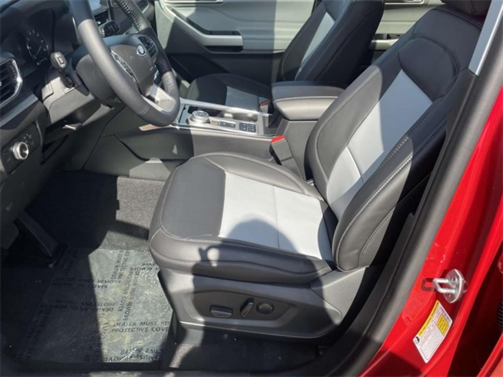 2023 Ford Explorer XLT photo