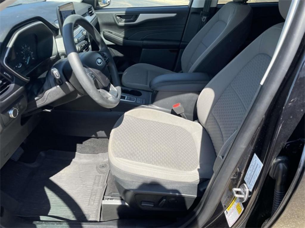 2022 Ford Escape - $23,500