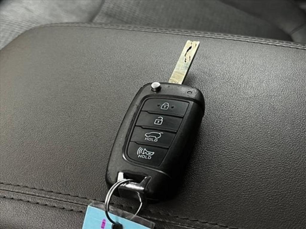 2019 Hyundai Santa Fe - $22,653
