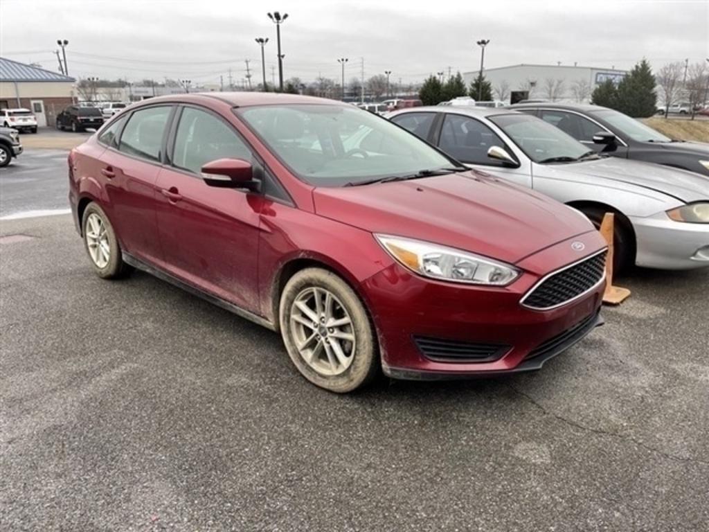 The 2016 Ford Focus SE photos