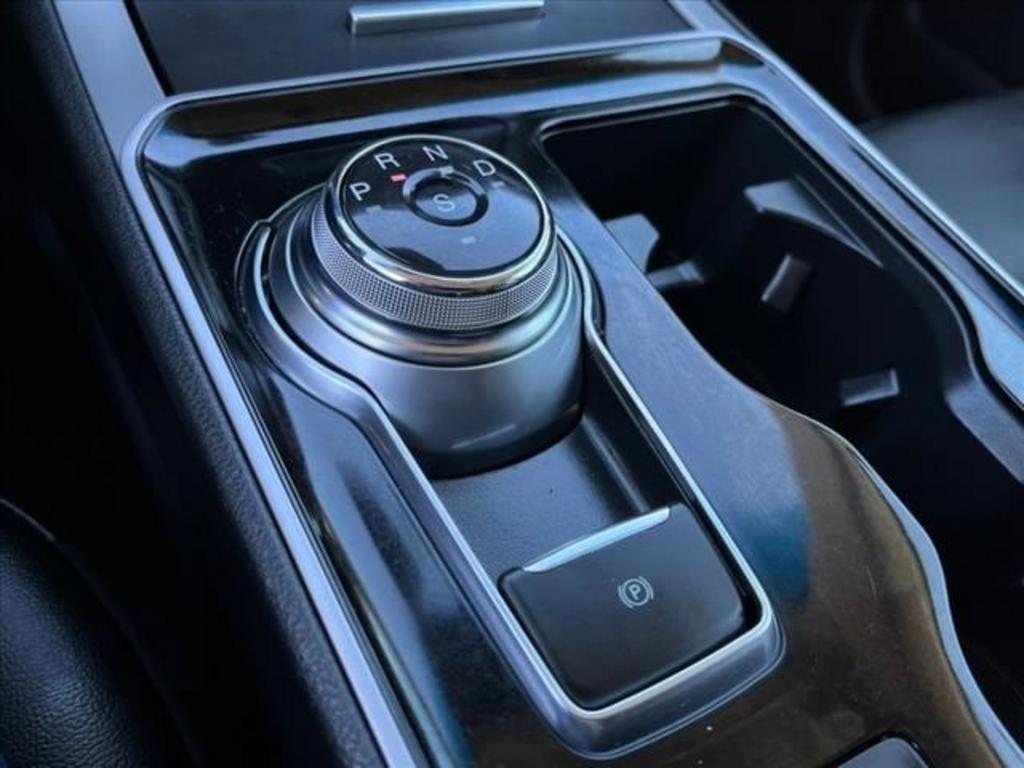 2020 Ford Edge SEL photo