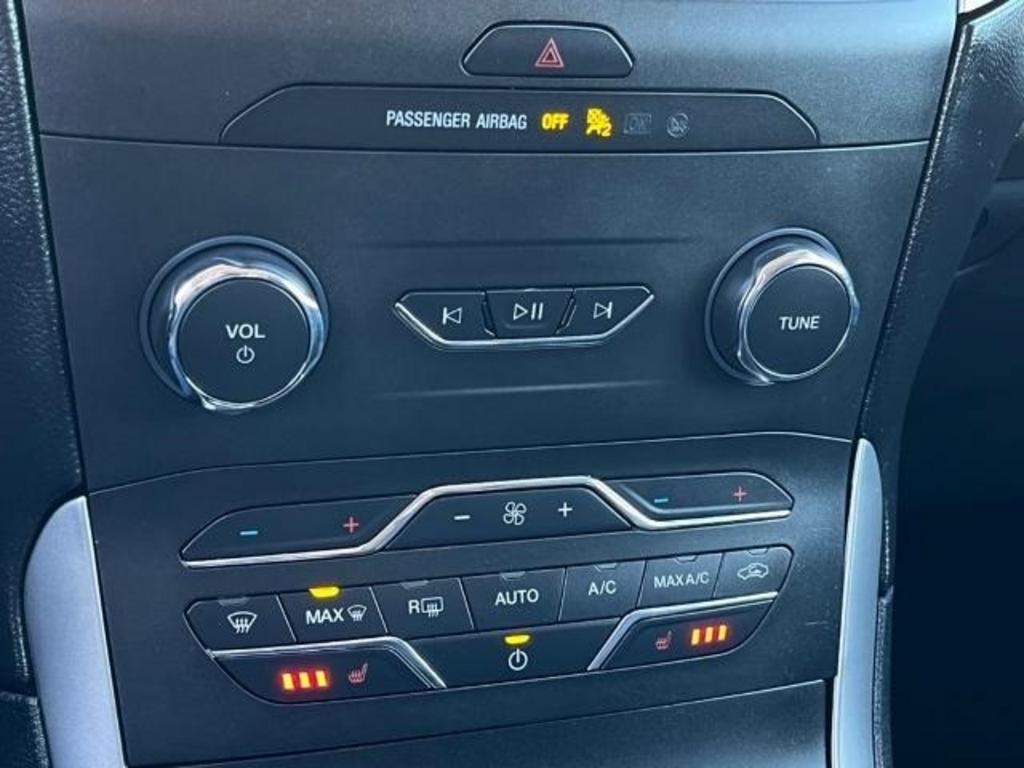 2020 Ford Edge SEL photo