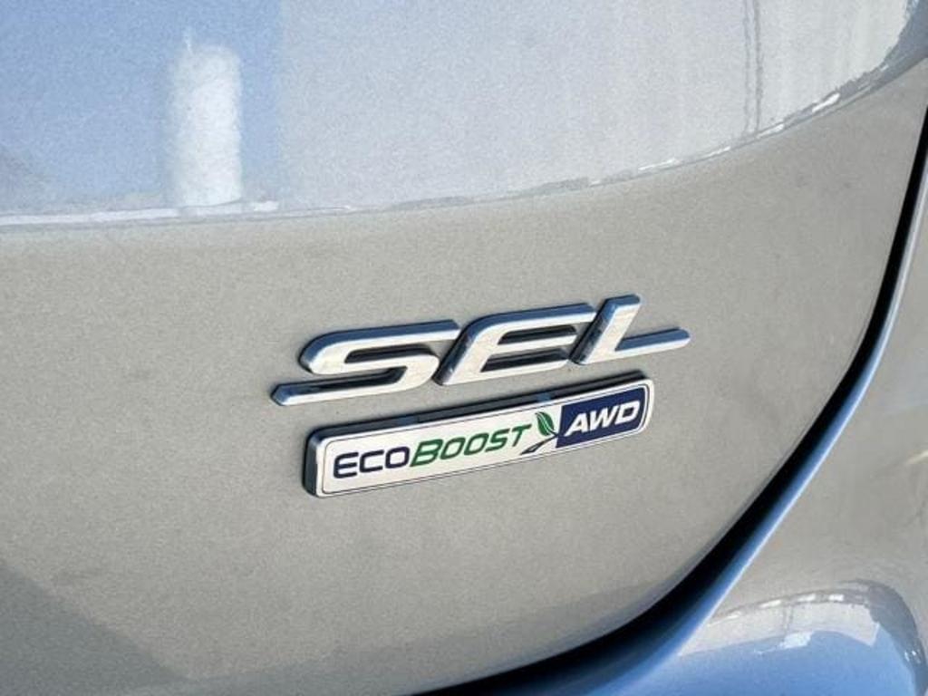 2020 Ford Edge SEL photo