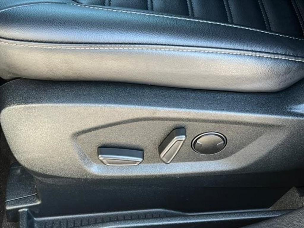 2020 Ford Edge SEL photo