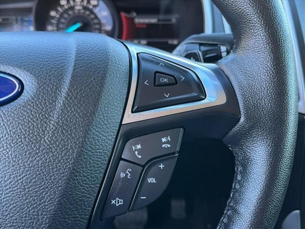 2020 Ford Edge SEL photo