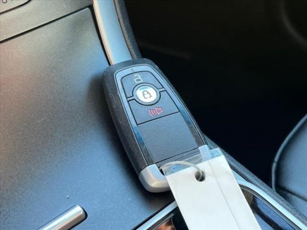 2020 Ford Edge SEL photo