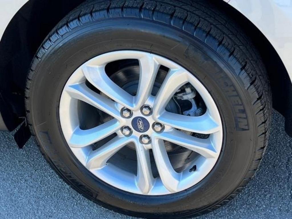 2020 Ford Edge SEL photo