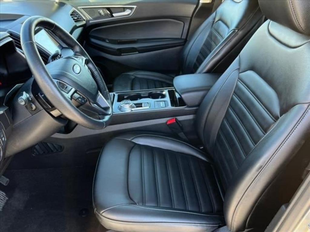 2020 Ford Edge SEL photo