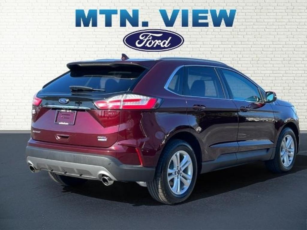 2020 Ford Edge SEL photo